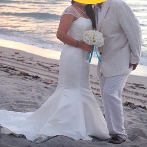 Mermaid Wedding dress  a size 4. Height 5’3”